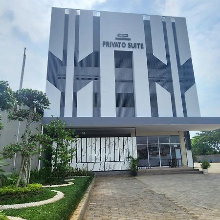 Oyo 2816 Privato Suite Kembaran Exterior foto