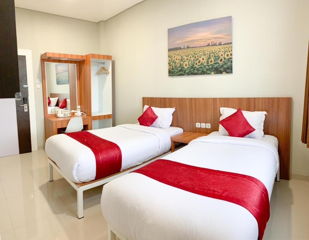 Oyo 2816 Privato Suite Kembaran Exterior foto