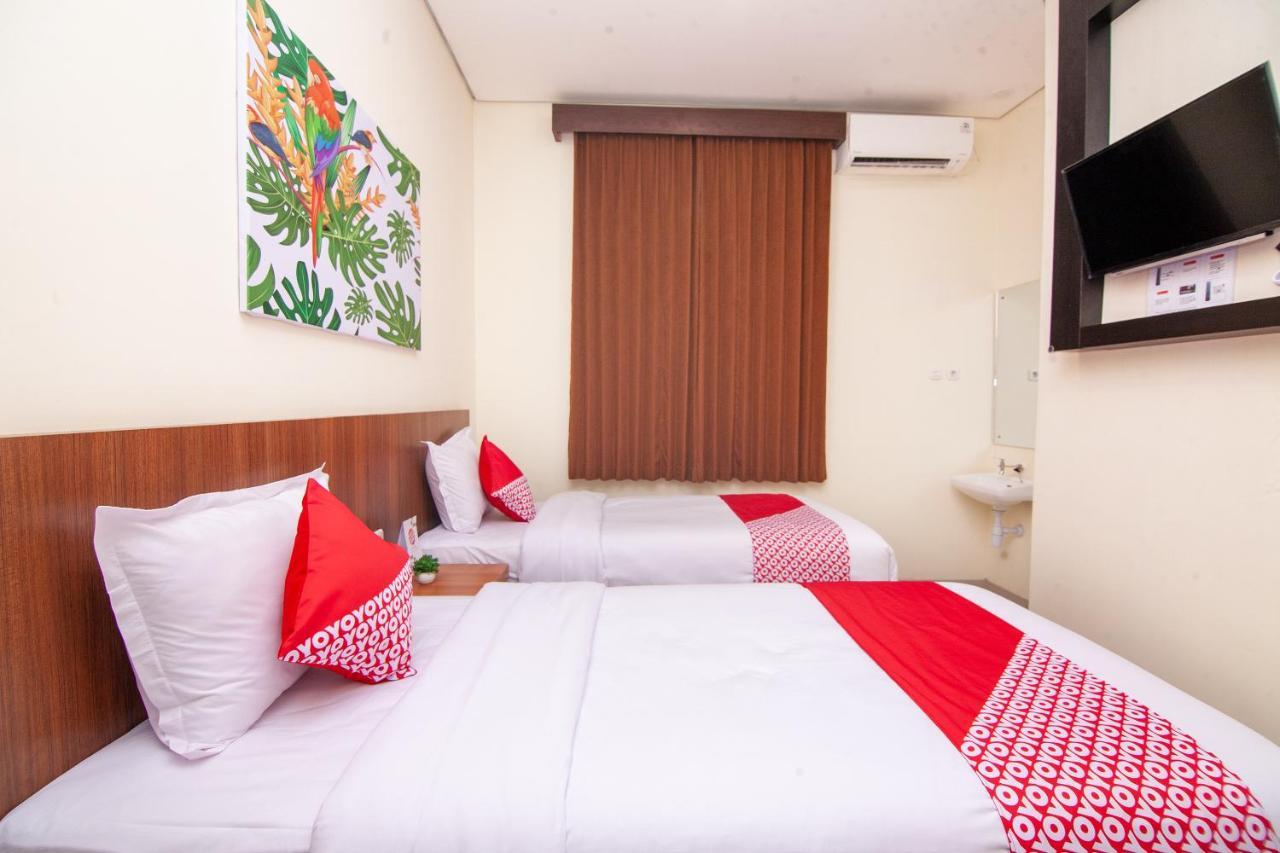 Oyo 2816 Privato Suite Kembaran Exterior foto