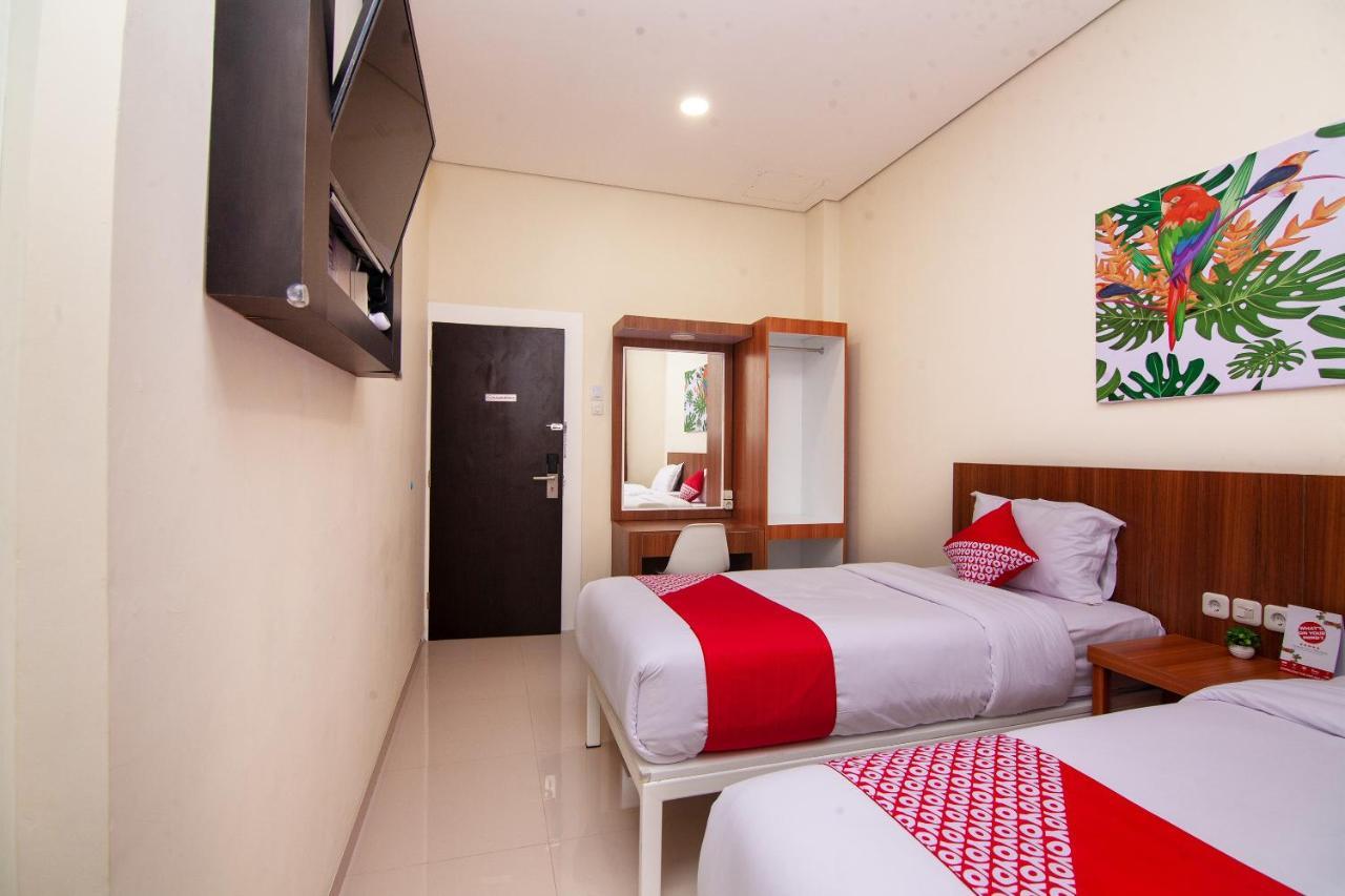 Oyo 2816 Privato Suite Kembaran Exterior foto