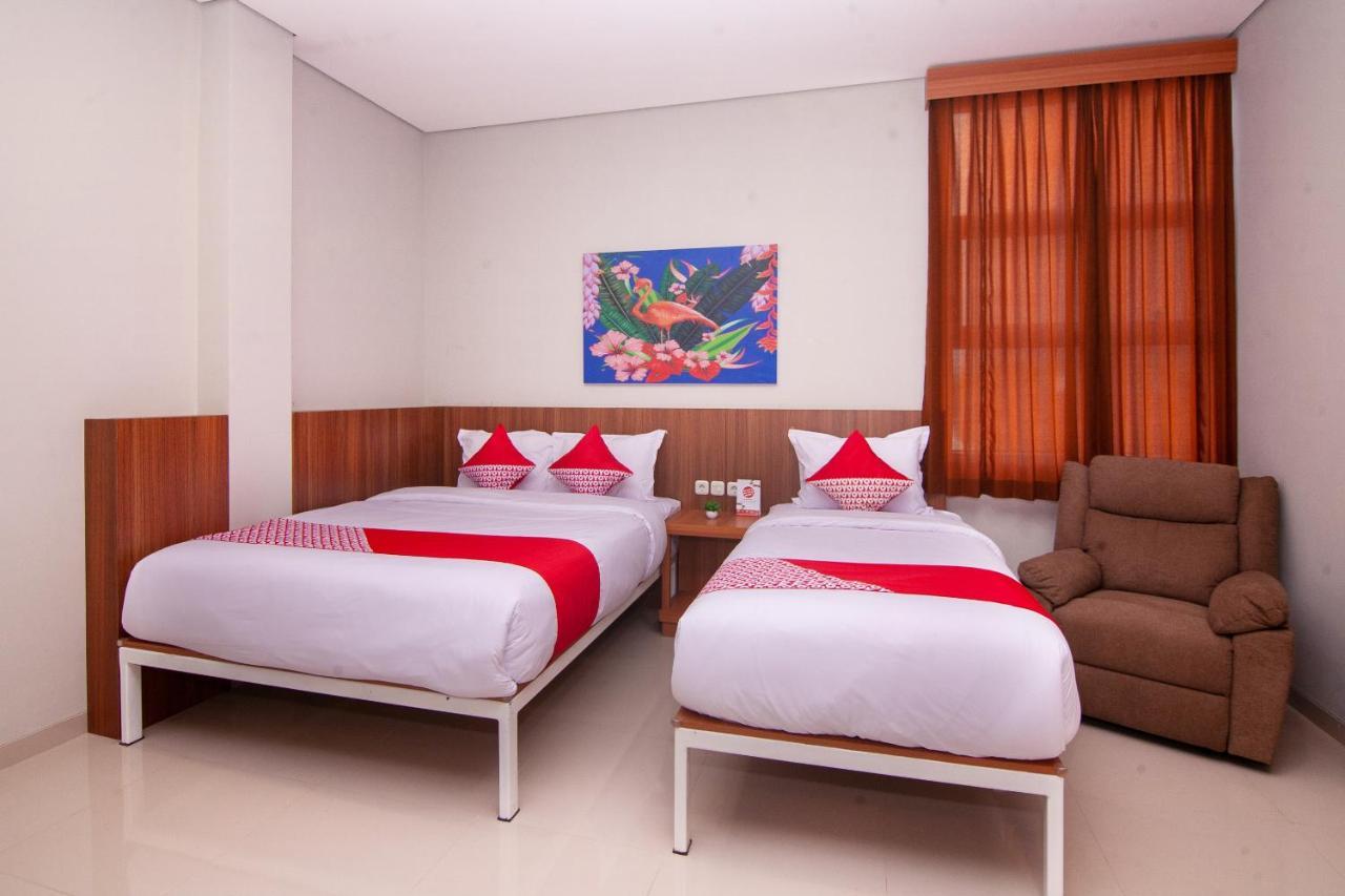 Oyo 2816 Privato Suite Kembaran Exterior foto