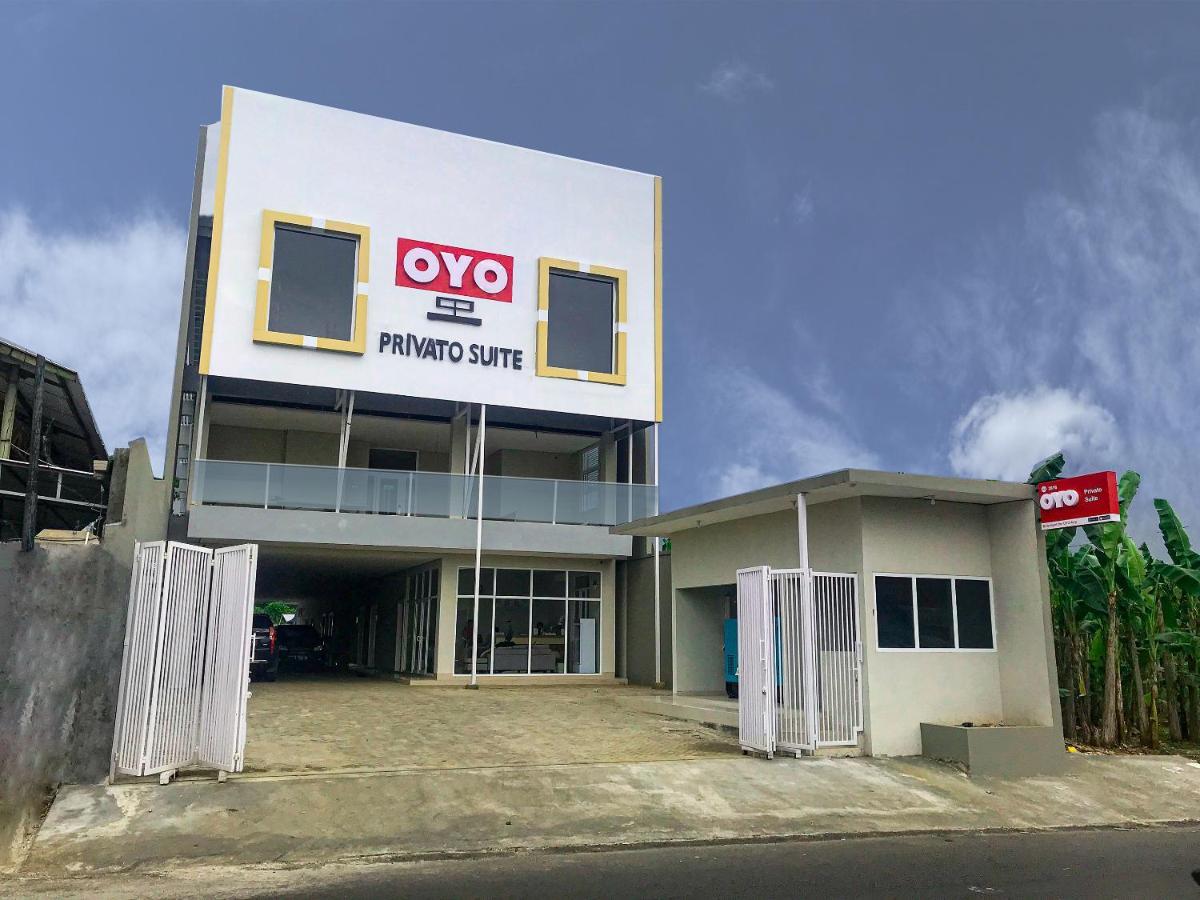 Oyo 2816 Privato Suite Kembaran Exterior foto