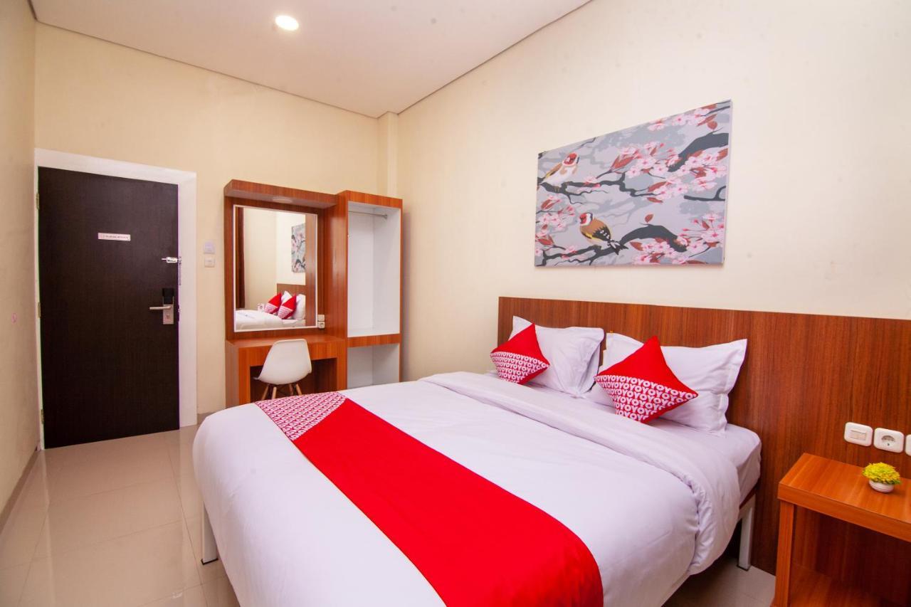 Oyo 2816 Privato Suite Kembaran Exterior foto