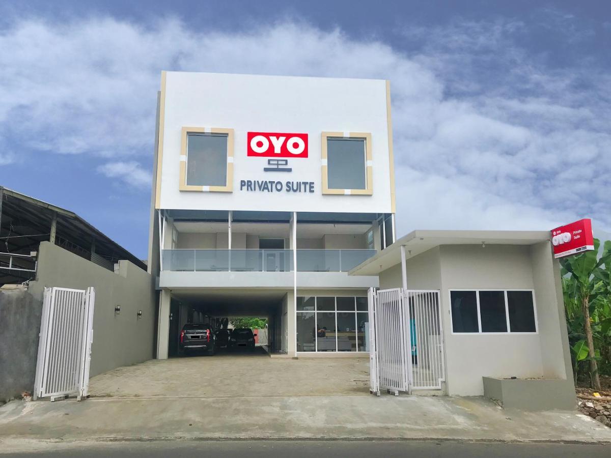 Oyo 2816 Privato Suite Kembaran Exterior foto